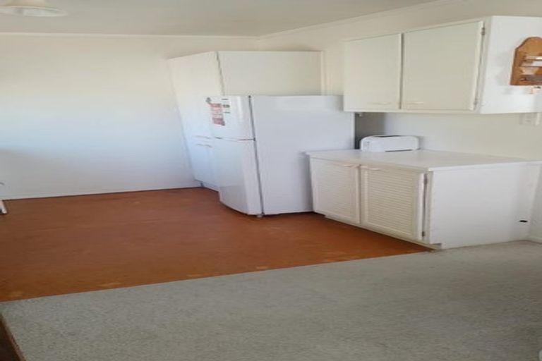 Photo of property in 2/8 Quiet Street, Te Atatu South, Auckland, 0610