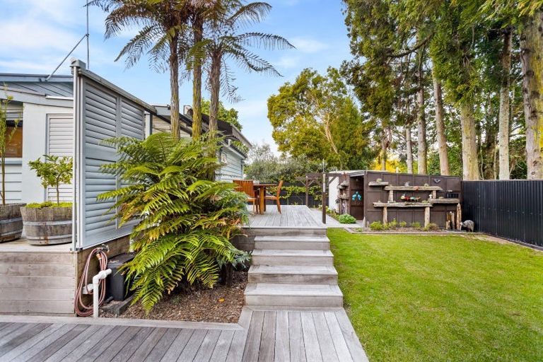 Photo of property in 5 Taupaki Road, Taupaki, Henderson, 0782