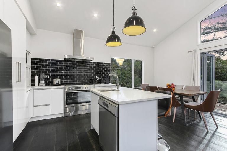 Photo of property in 625a Swanson Road, Swanson, Auckland, 0612