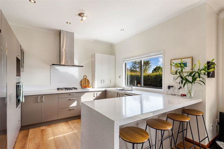 Photo of property in 10 Seamount Drive, Red Beach, 0932