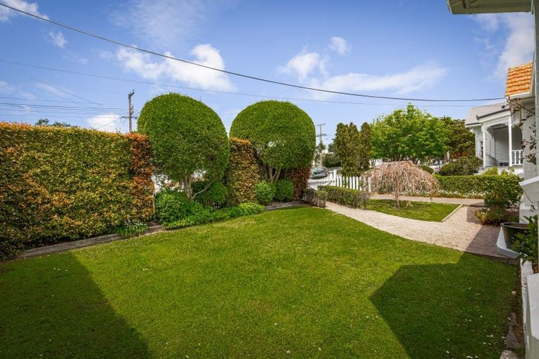 Photo of property in 1/27 Summer Street, Stanley Point, Auckland, 0624