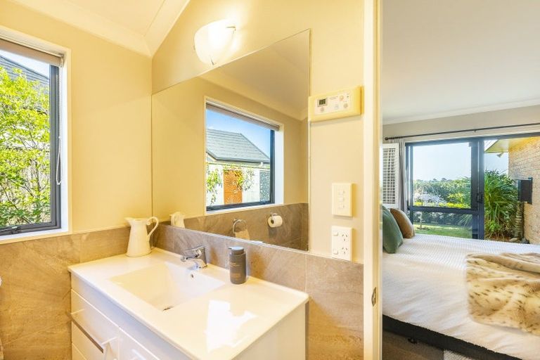 Photo of property in 32 Millennium Hill, Paraparaumu, 5032