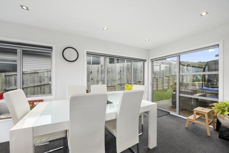 Photo of property in 21 Cosgrove Rise, Riverstone Terraces, Upper Hutt, 5018