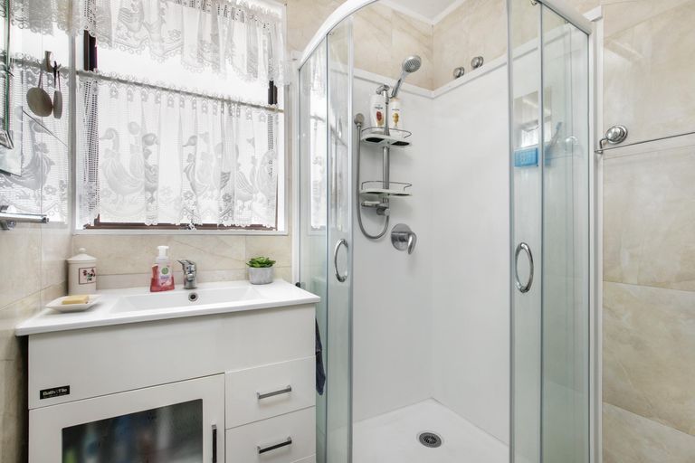 Photo of property in 1/2 Ridgeway Road, Pukekohe, 2120