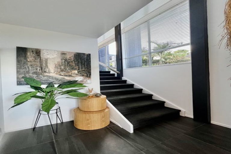 Photo of property in 16 Southworth Place, Grandview Heights, Hamilton, 3200