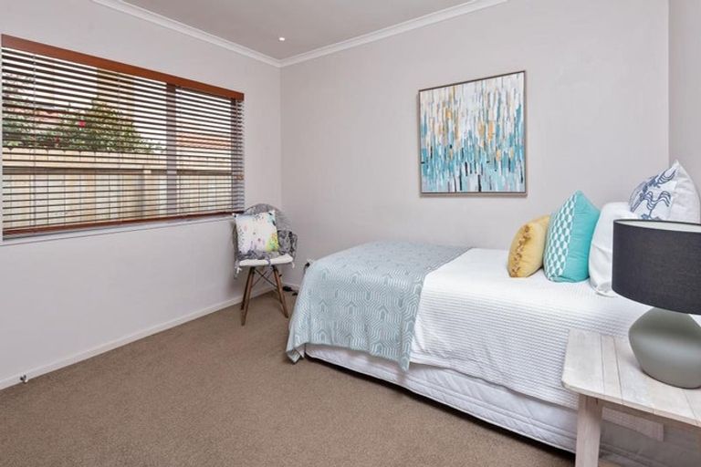 Photo of property in 18 Lissleton Drive, East Tamaki, Auckland, 2013