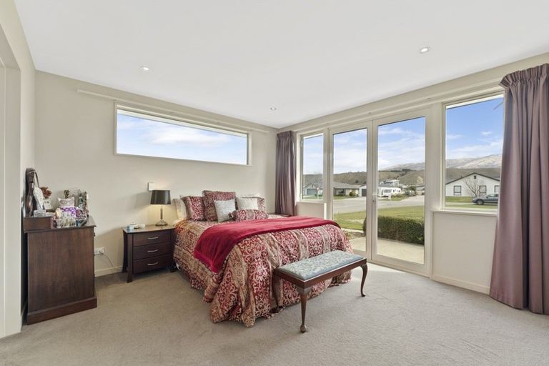 Photo of property in 3 De Bettencor Place, Mount Pisa, Cromwell, 9383