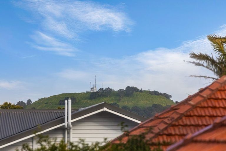 Photo of property in 19 Old Lake Road, Narrow Neck, Auckland, 0624