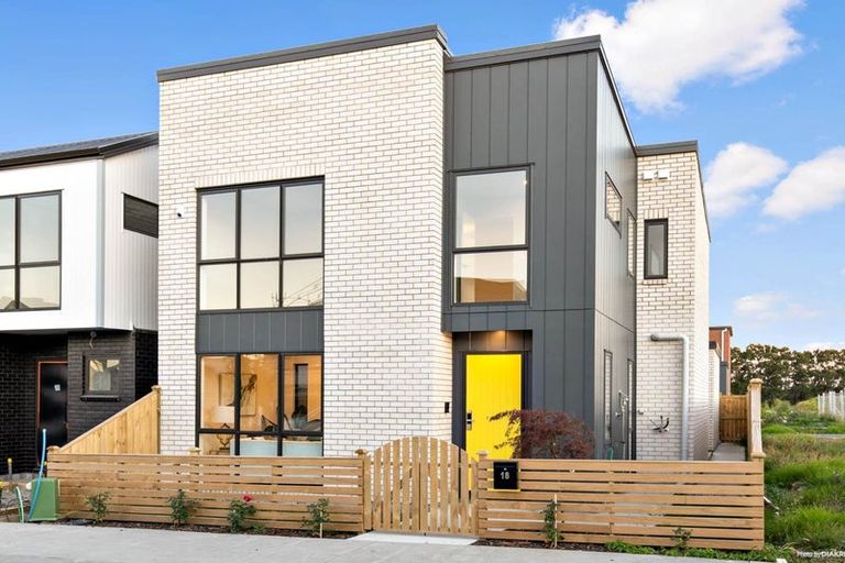 Photo of property in 18 Skua Road, Hobsonville, Auckland, 0616