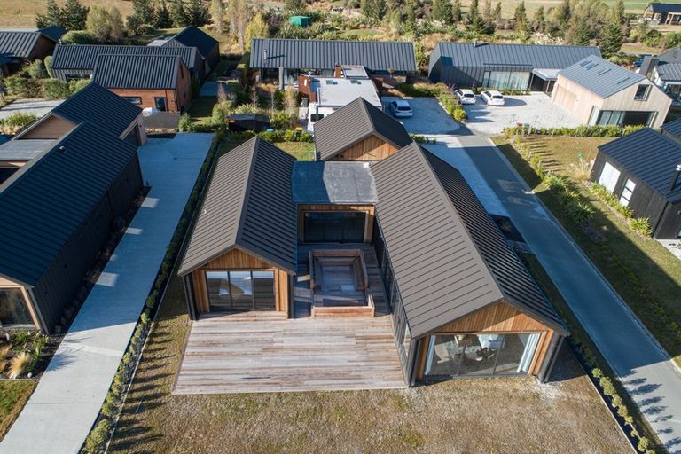Photo of property in 19 Glenfiddich Road, Jacks Point, Queenstown, 9371