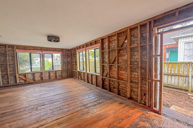 Photo of property in 36 Anderson Avenue, Point England, Auckland, 1072