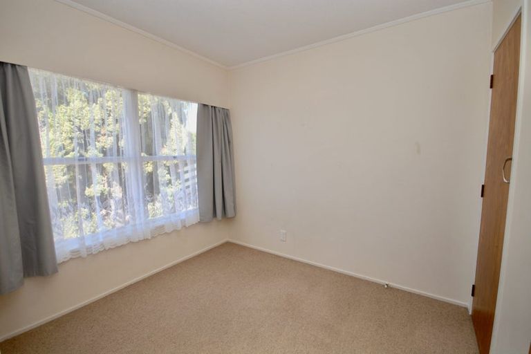 Photo of property in 2/321 Wairau Road, Totara Vale, Auckland, 0627