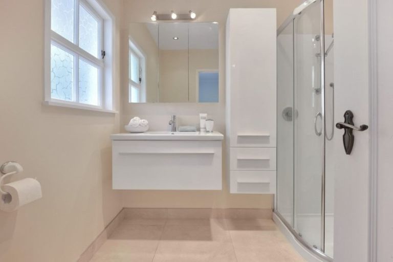 Photo of property in 2/8 Pierce Road, Milford, Auckland, 0620