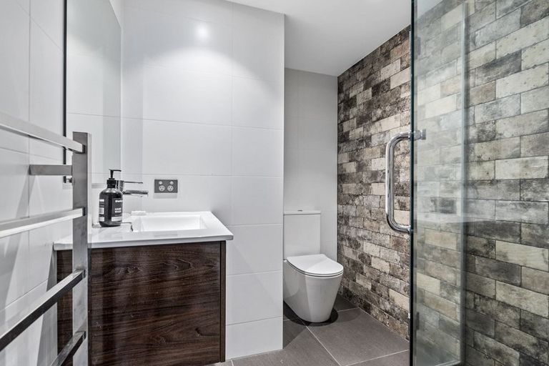 Photo of property in 1/467 Beach Road, Murrays Bay, Auckland, 0630