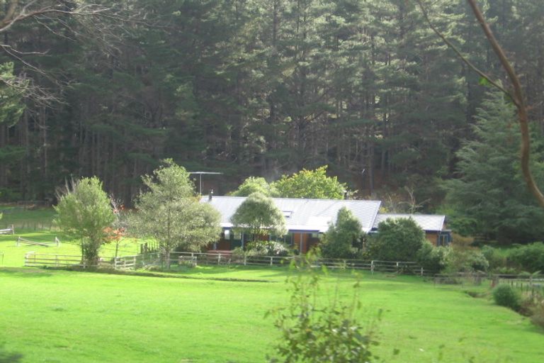 Photo of property in 271 Moores Valley Road, Wainuiomata, 5373
