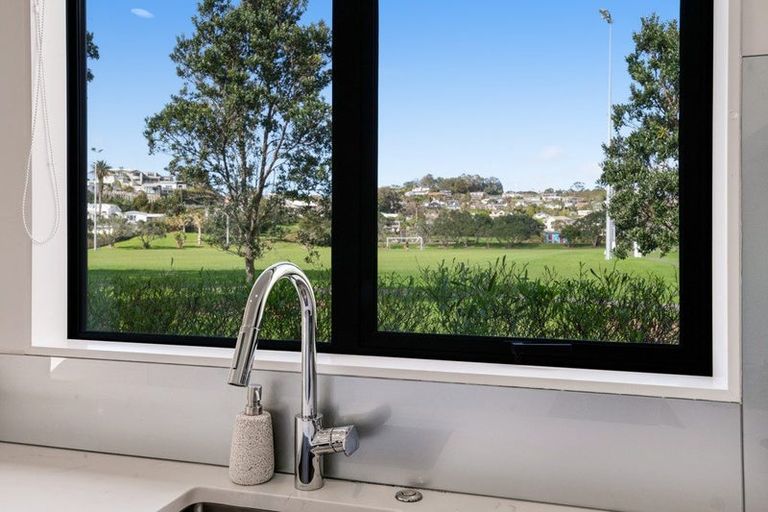 Photo of property in 4 William Bayes Place, Red Beach, 0932