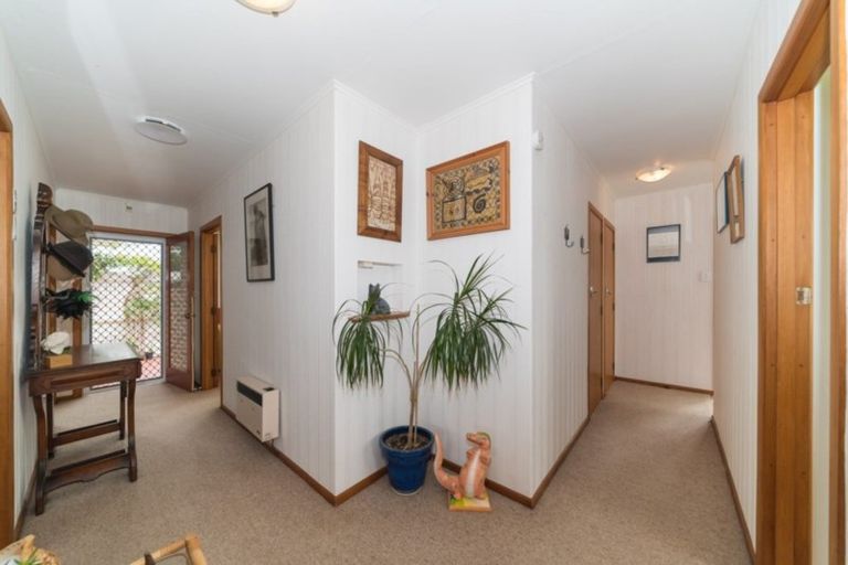 Photo of property in 42 Tararua Terrace, Cloverlea, Palmerston North, 4412