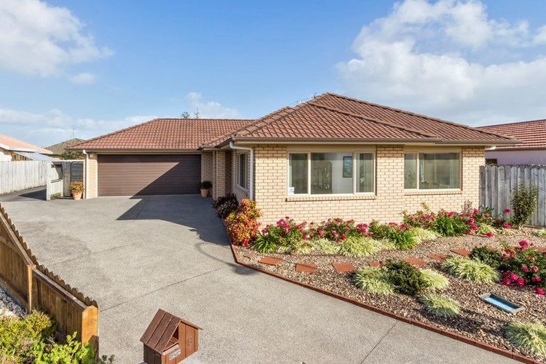 Photo of property in 10 Brosna Place, East Tamaki, Auckland, 2016
