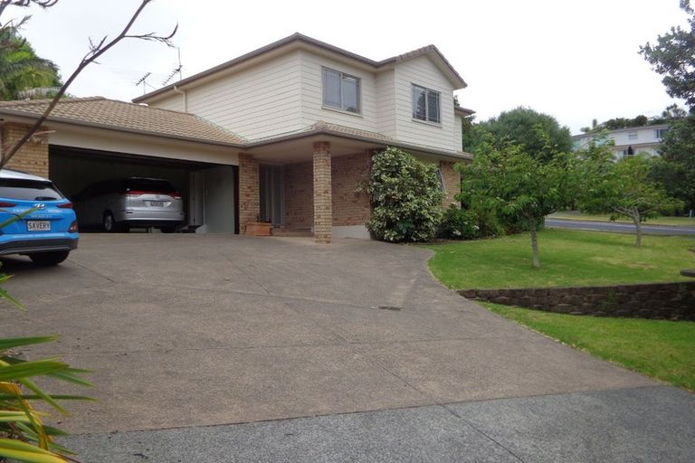 Photo of property in 1 Landvale Court, Browns Bay, Auckland, 0630