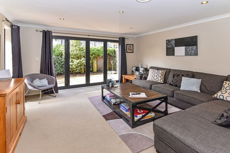 Photo of property in 4 Nita Place, The Gardens, Auckland, 2105