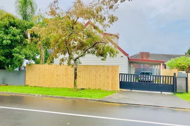 Photo of property in 2 Caspian Close, New Lynn, Auckland, 0600