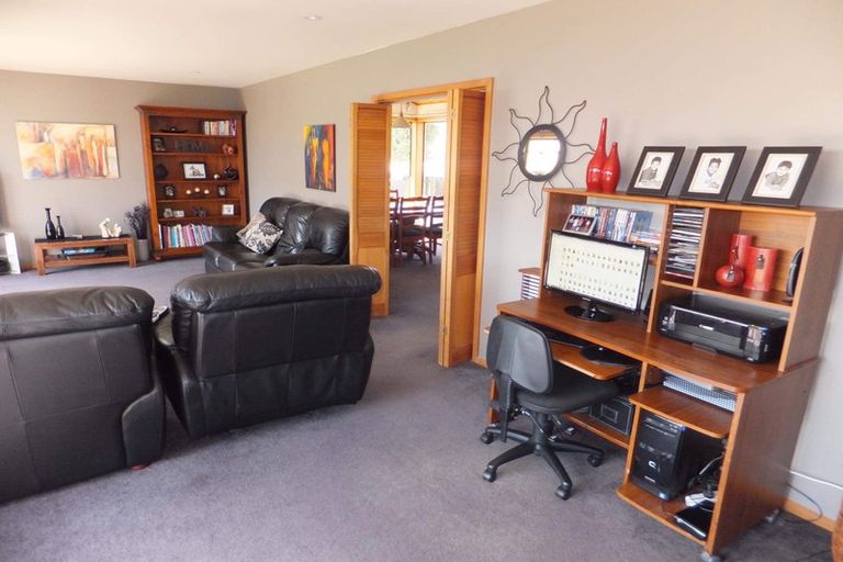 Photo of property in 22 Liverton Crescent, Bishopdale, Christchurch, 8053