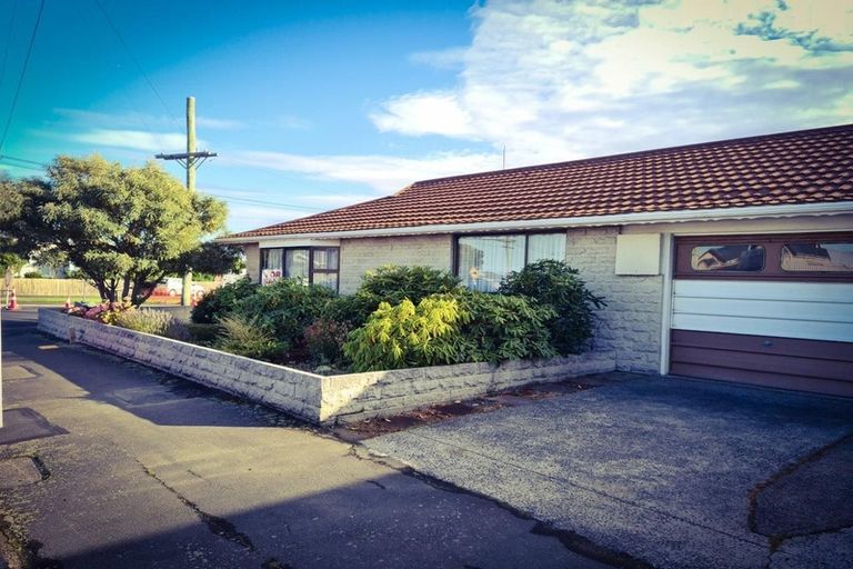 Photo of property in 27 Royal Crescent, Saint Kilda, Dunedin, 9012