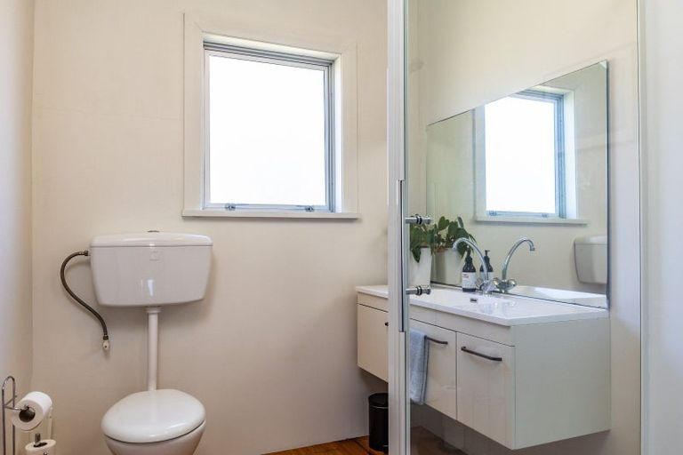 Photo of property in 65 Broadway, Picton, 7220