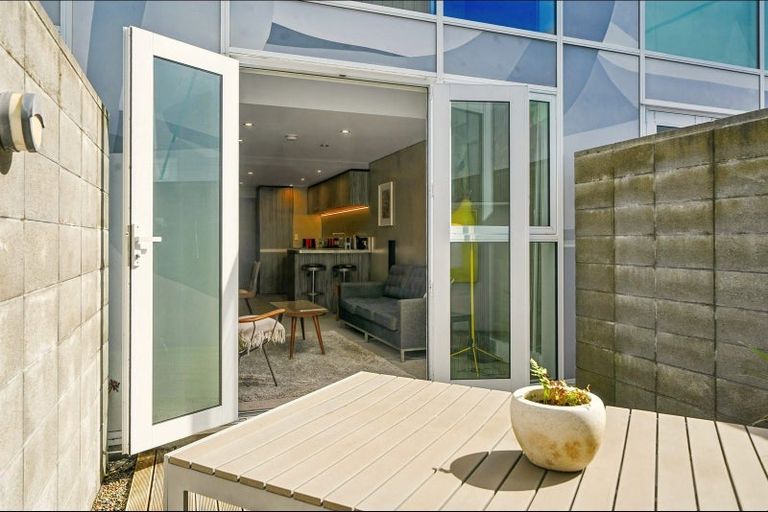 Photo of property in Canvas Apartments, 2/307 Willis Street, Te Aro, Wellington, 6011