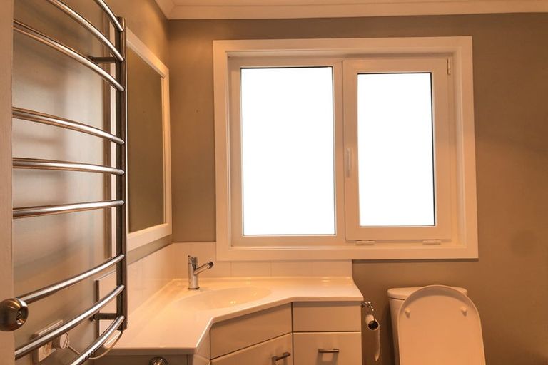 Photo of property in 118 Stapleford Crescent, Browns Bay, Auckland, 0630