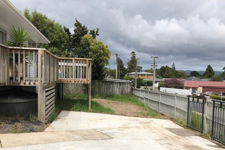 Photo of property in 17 Preston Avenue, Henderson, Auckland, 0610