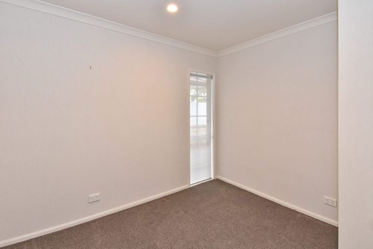 Photo of property in 8 Crannich Place, Wattle Downs, Auckland, 2103