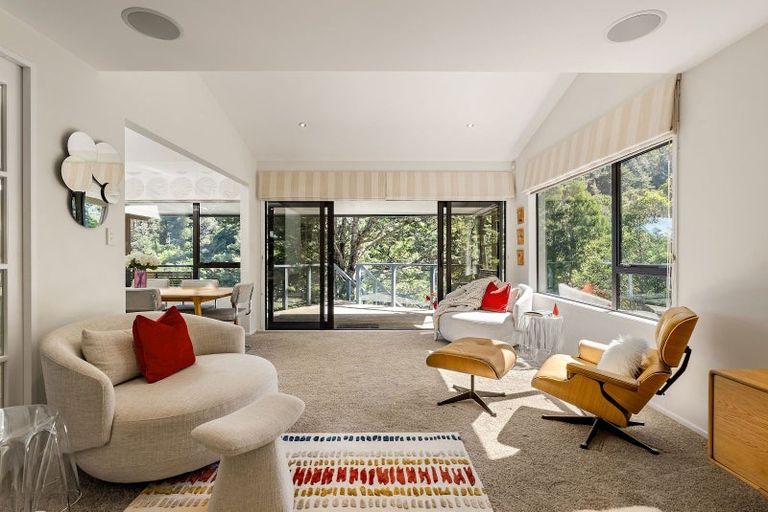 Photo of property in 136 Cheviot Road, Lowry Bay, Lower Hutt, 5013