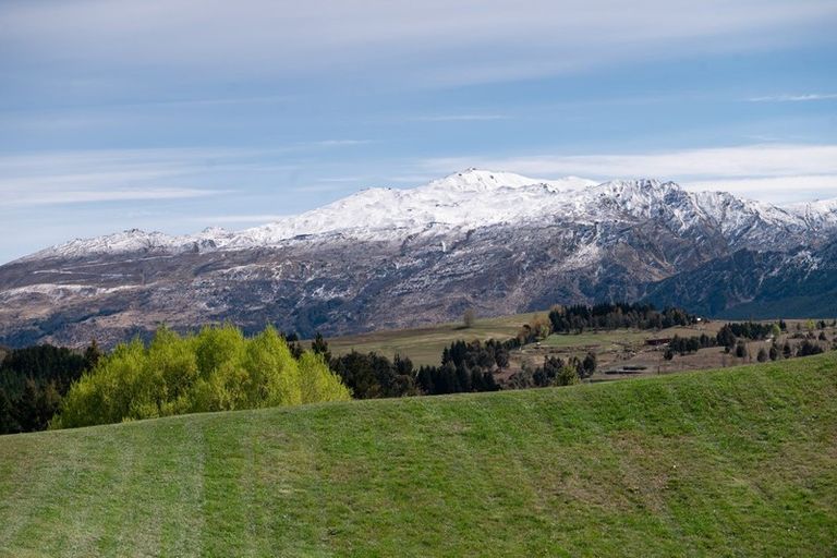 Photo of property in 82 Threepwood Road, Lake Hayes, Queenstown, 9371