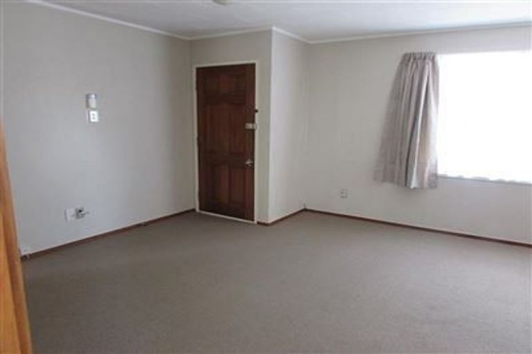 Photo of property in 4 Ballial Place, West Harbour, Auckland, 0618