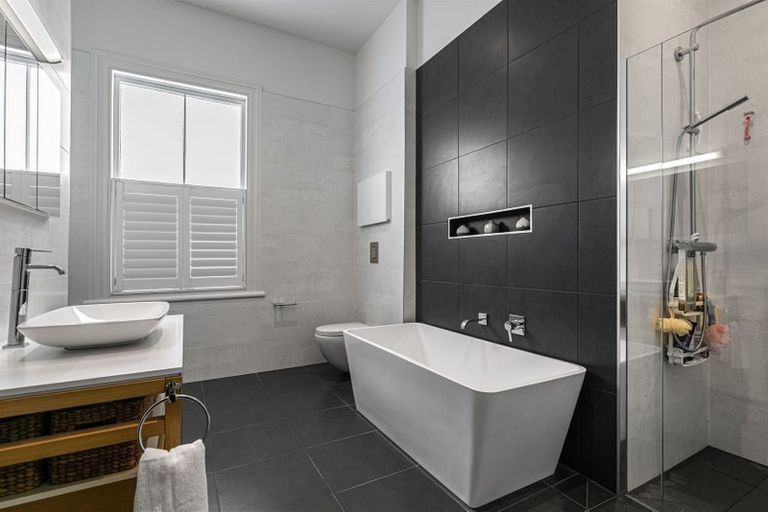 Photo of property in 37 Mozeley Avenue, Devonport, Auckland, 0624