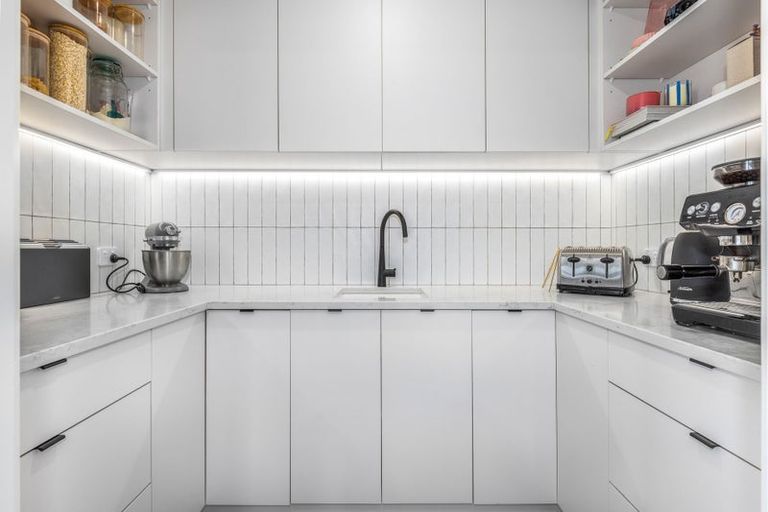 Photo of property in 94 Kotare Street, Waikanae, 5036