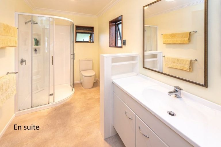 Photo of property in 4 Warwick Place, Springvale, Whanganui, 4501