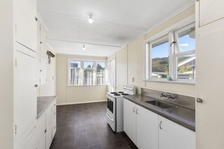 Photo of property in 302 Oxford Terrace, Avalon, Lower Hutt, 5011