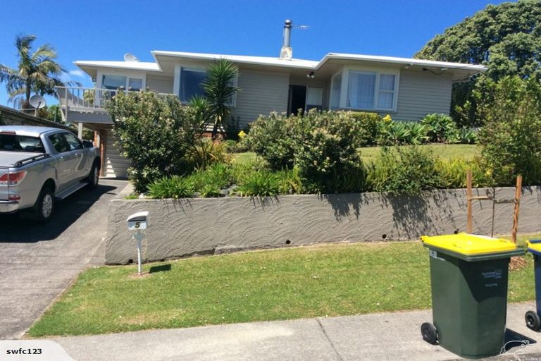 Photo of property in 5 Cron Avenue, Te Atatu South, Auckland, 0610