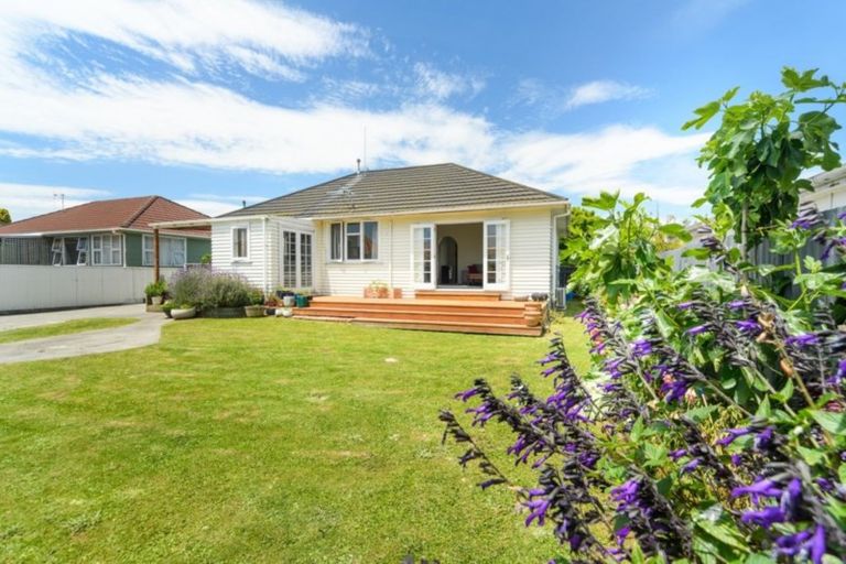 Photo of property in 3 Bristol Crescent, Roslyn, Palmerston North, 4414