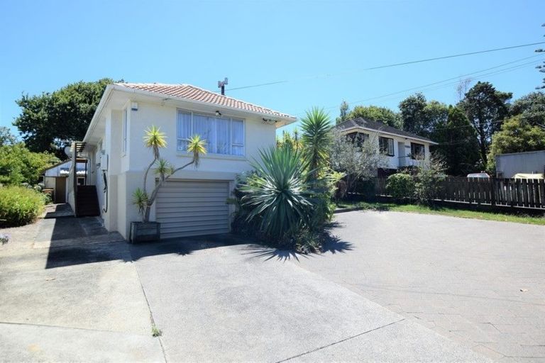 Photo of property in 25 Stottholm Road, Titirangi, Auckland, 0604