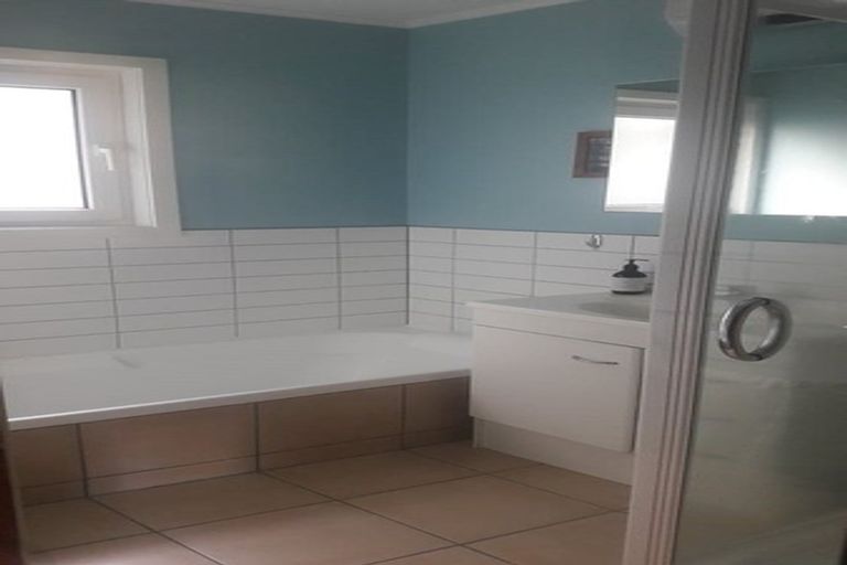 Photo of property in 44 Winston Street, Crofton Downs, Wellington, 6035