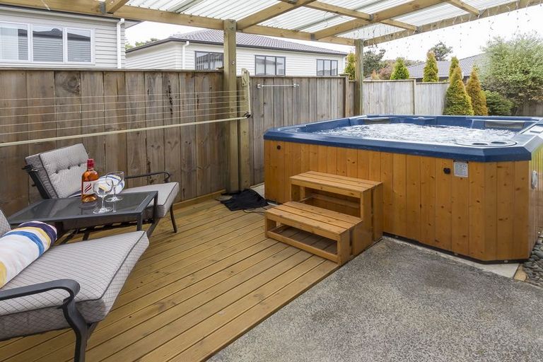 Photo of property in 12 Askerne Drive, Flat Bush, Auckland, 2016