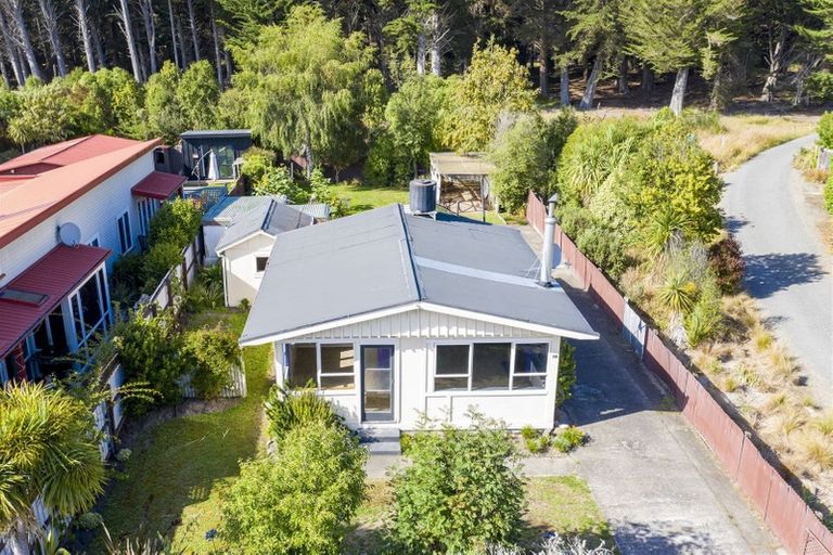 Photo of property in 19 Kiwi Avenue, Waikuku Beach, 7473