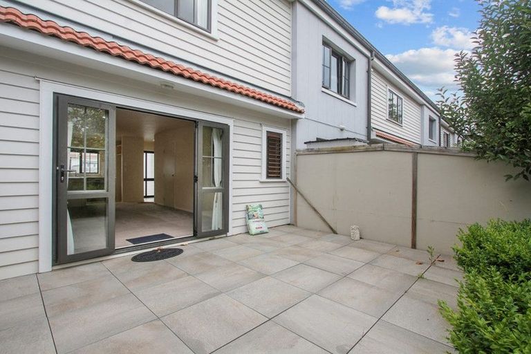 Photo of property in Summerset Village, 8/1 Harrison Road, Mount Wellington, Auckland, 1060