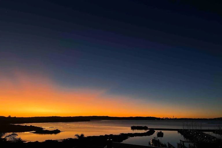 Photo of property in 15 Courtneys, West Harbour, Auckland, 0618