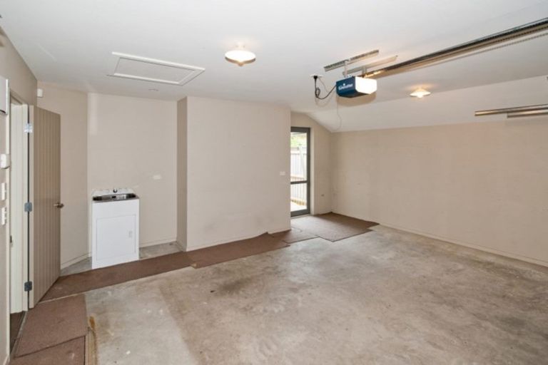 Photo of property in 6 Dunsford Close, Halswell, Christchurch, 8025