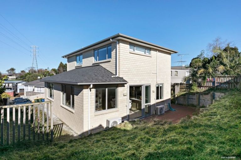 Photo of property in 135a Tiroroa Avenue, Te Atatu South, Auckland, 0610