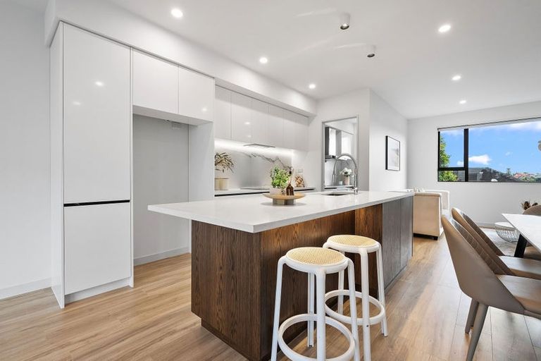 Photo of property in 4b Fowler Street, Northcote, Auckland, 0627